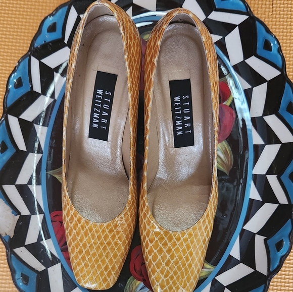 Stuart Weitzman Snake Embossed Pump - Picture 2 of 8